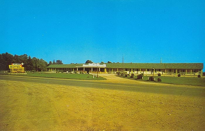 Star Motel - Old Postcard View (newer photo)